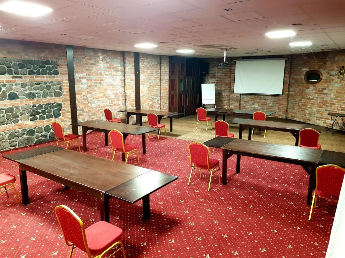 Amadeus Hotel Zielona Gora Экстерьер фото