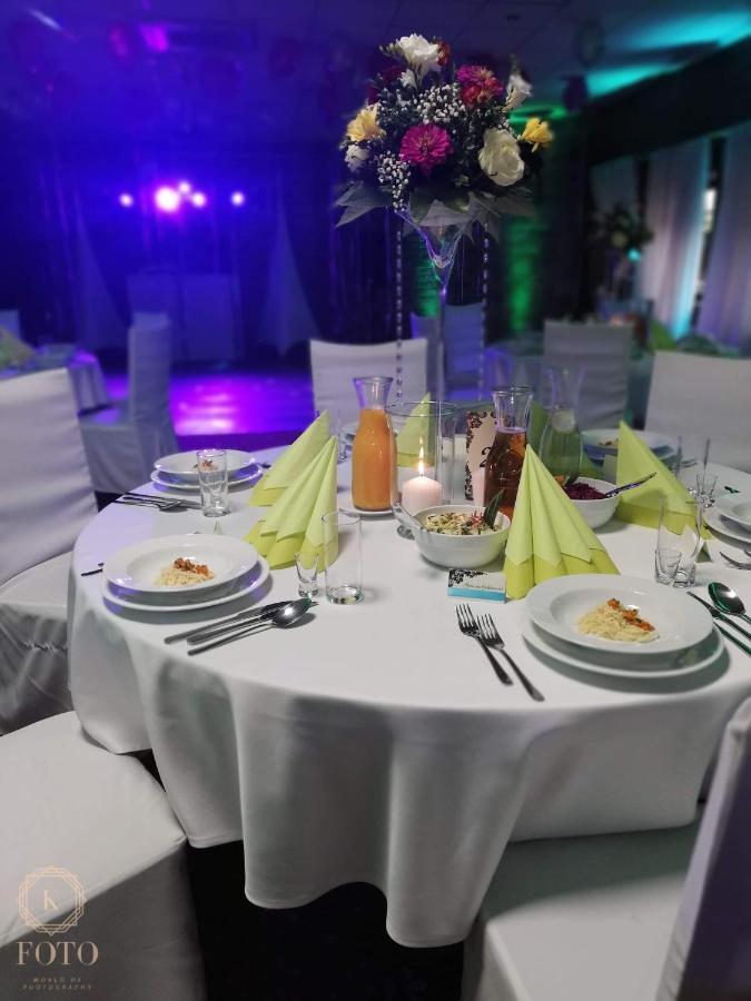 Amadeus Hotel Zielona Gora Экстерьер фото