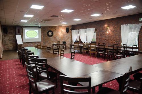 Amadeus Hotel Zielona Gora Экстерьер фото
