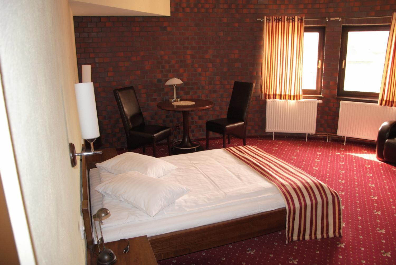 Amadeus Hotel Zielona Gora Экстерьер фото