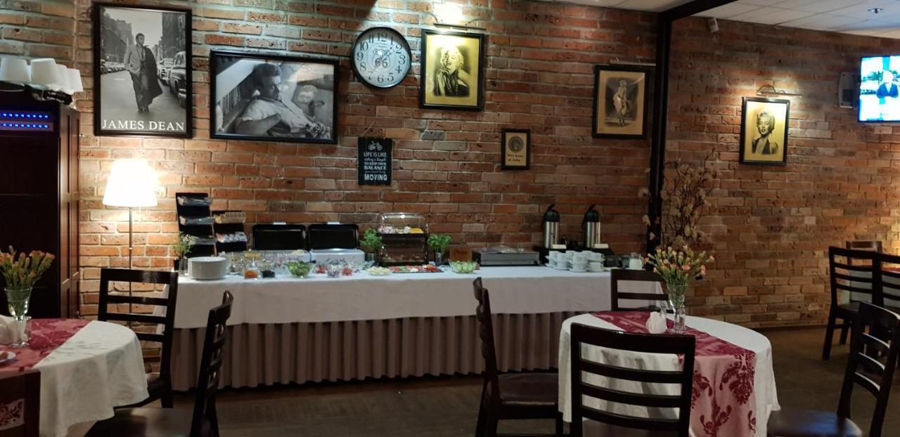 Amadeus Hotel Zielona Gora Экстерьер фото